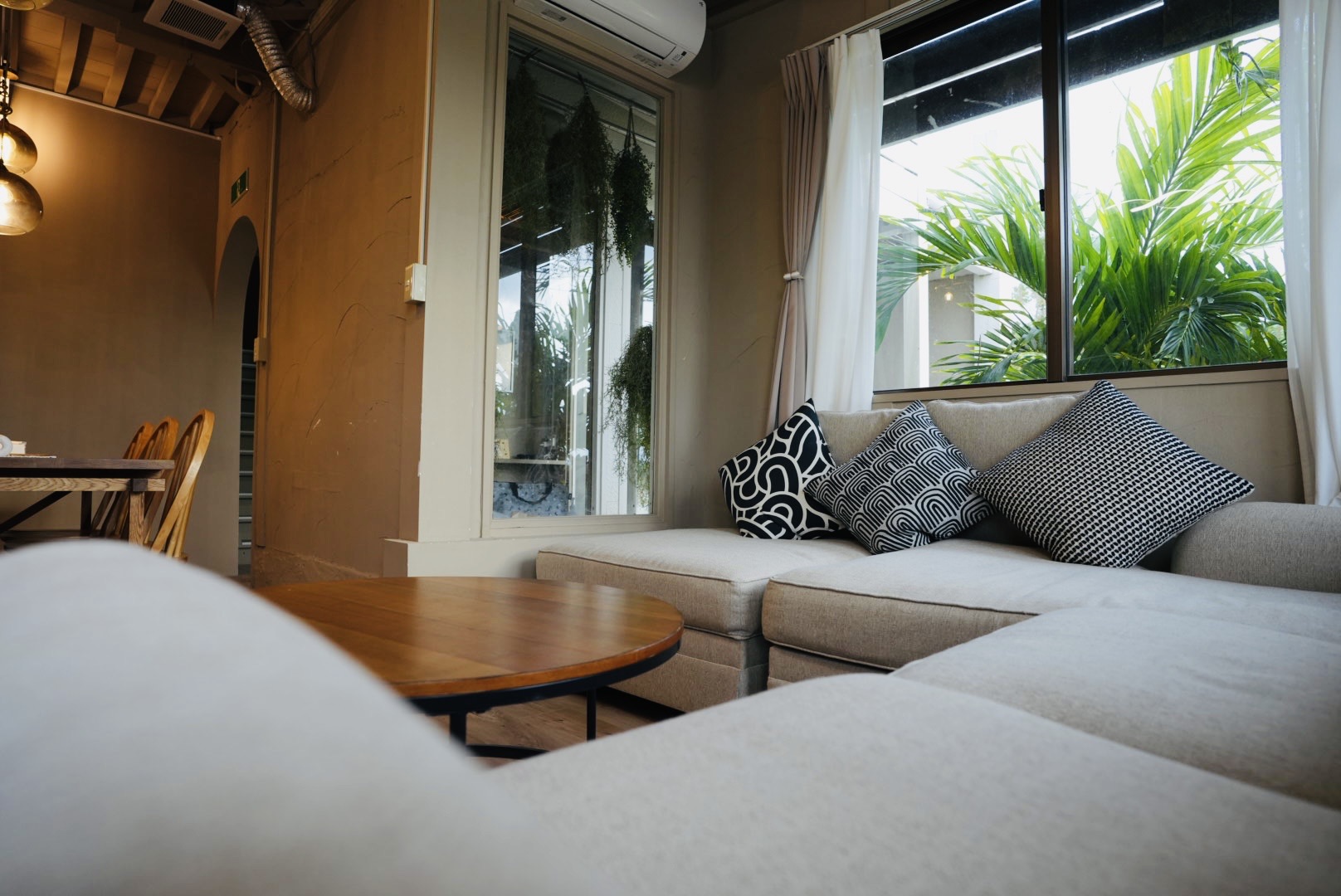 pono 02 テラスから海を望む午後