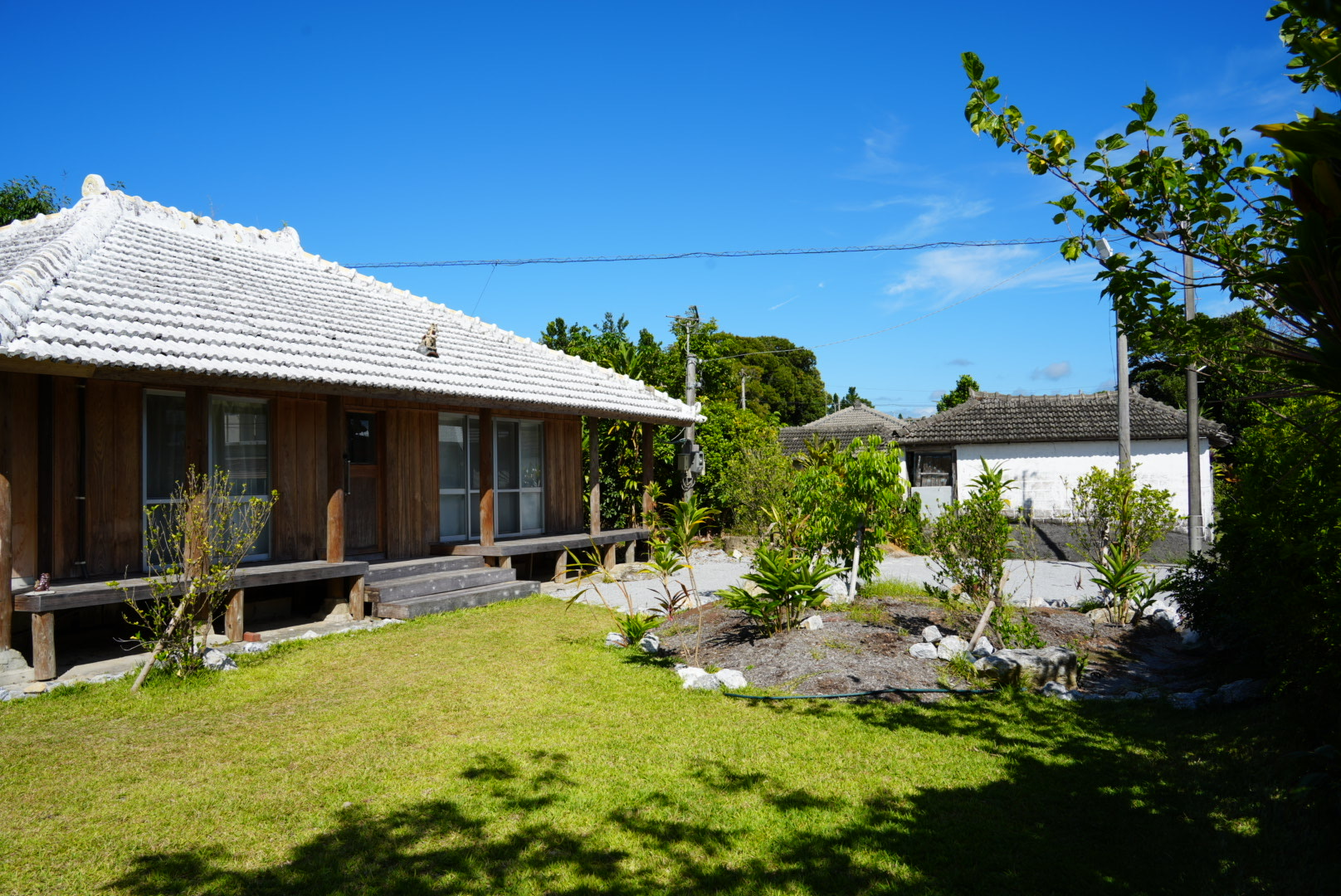 pono 118 外観 — 琉球古民家と庭