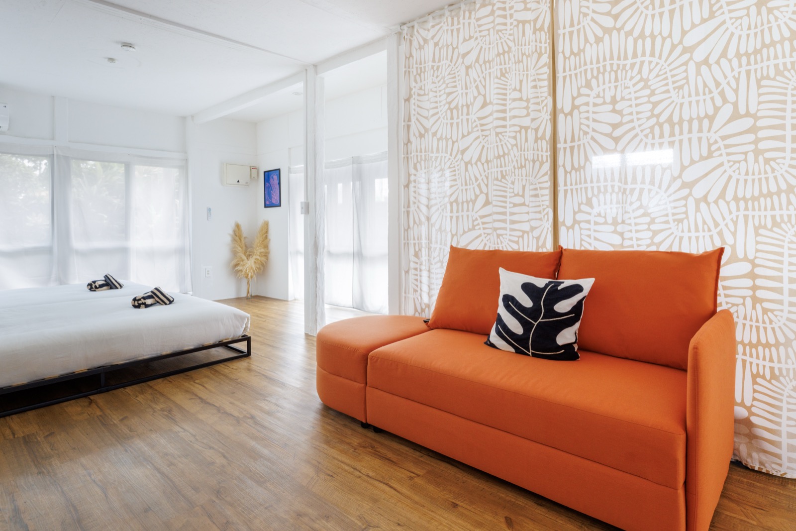 pono 118 やんばるの朝 — 朝日が差し込むリビング 名護市